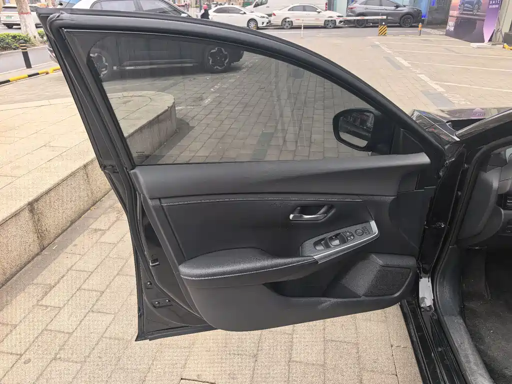 Sylphy 1.6 L XL CVT Joy
