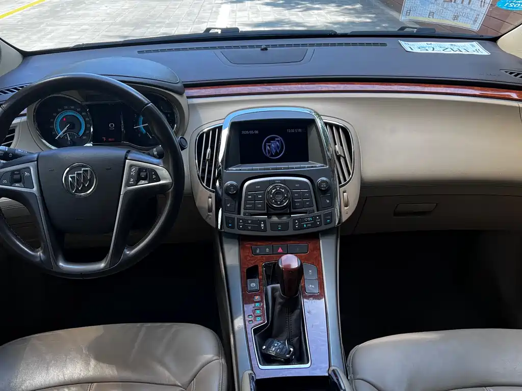LaCrosse 2.4 L SIDI Elegant Luxury