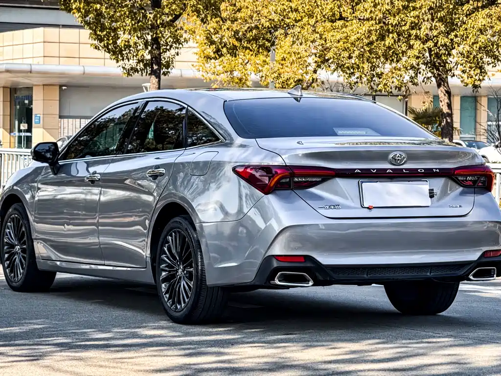 Avalon 2.0 L XLE Premium