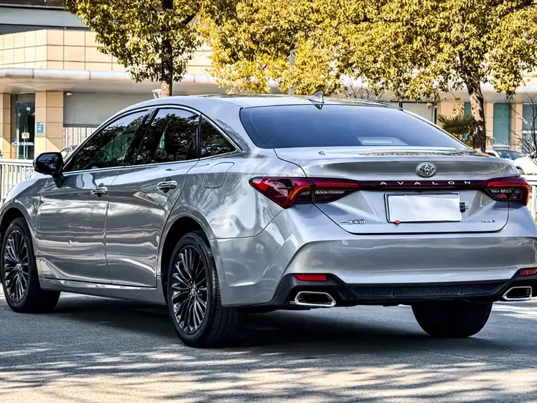Toyota Avalon 2.0 L XLE Premium