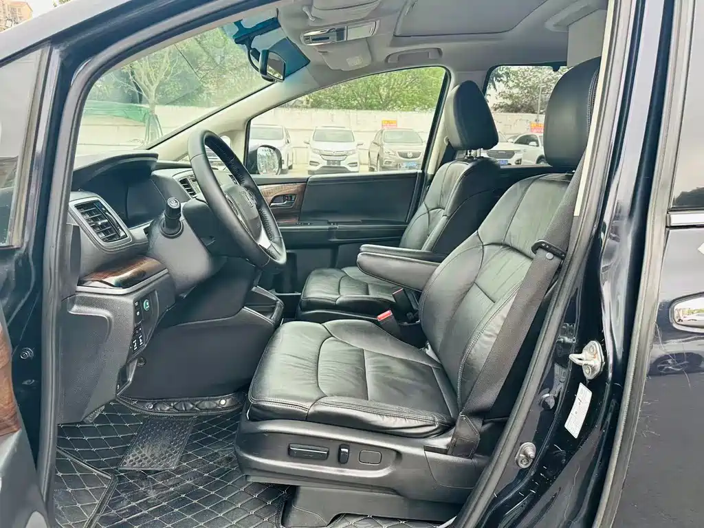 Odyssey Facelift 2.4 L Supreme