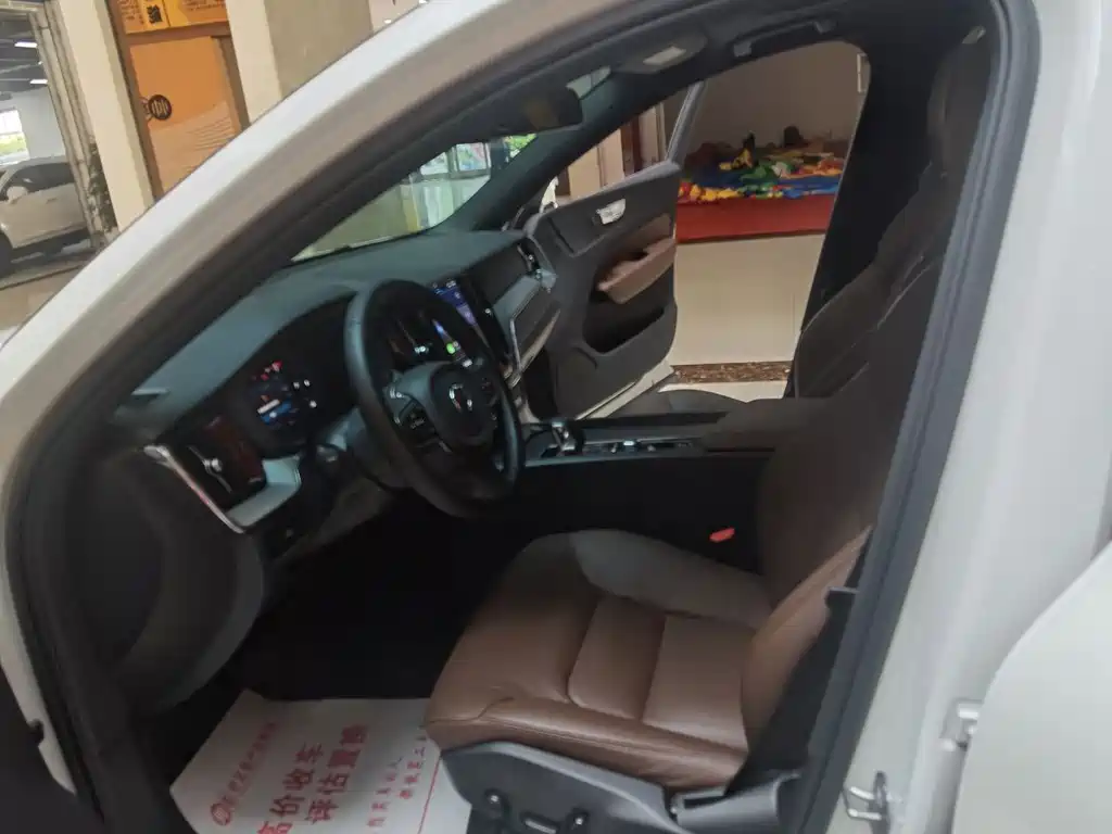 Volvo XC60 B5 4 WD Smart Ease Luxury
