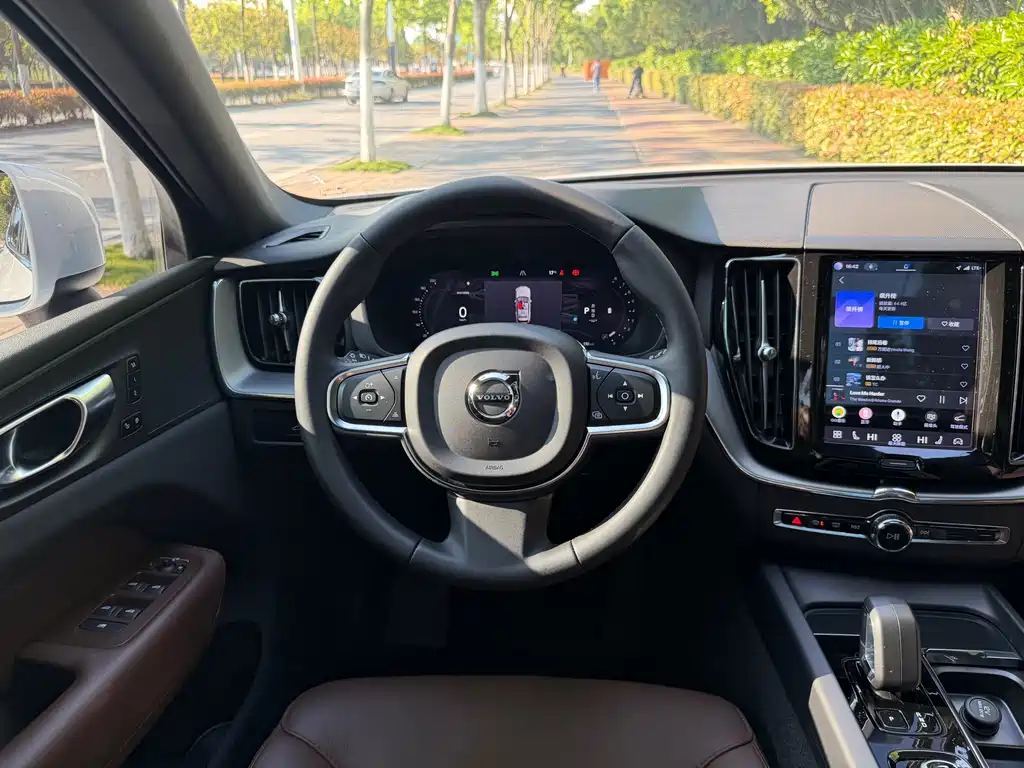 Volvo XC60 B5 4 WD Smart Ease Luxury