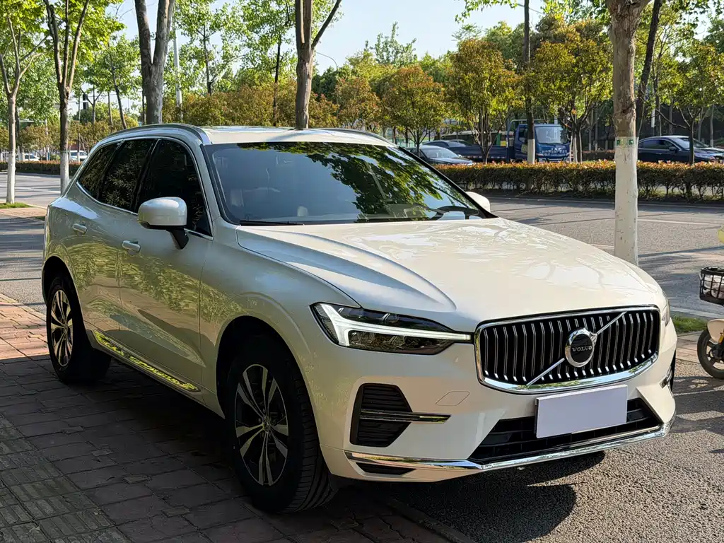 Volvo XC60 B5 4 WD Smart Ease Luxury