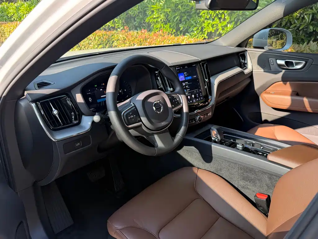 Volvo XC60 B5 4 WD Smart Ease Luxury