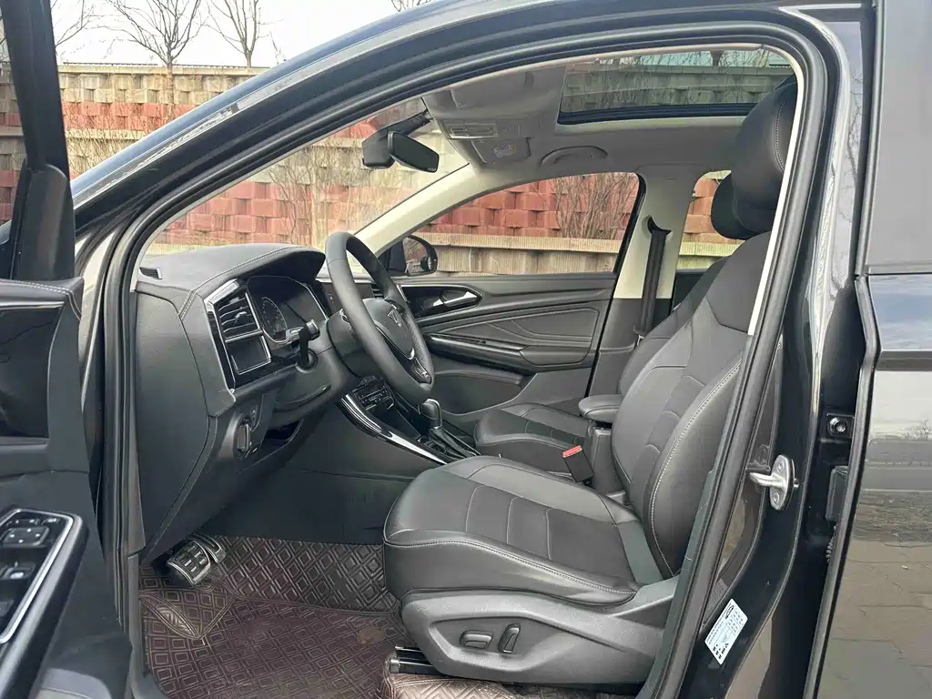 Jetta VS7 Black Sharp 1.4 T Auto Glory