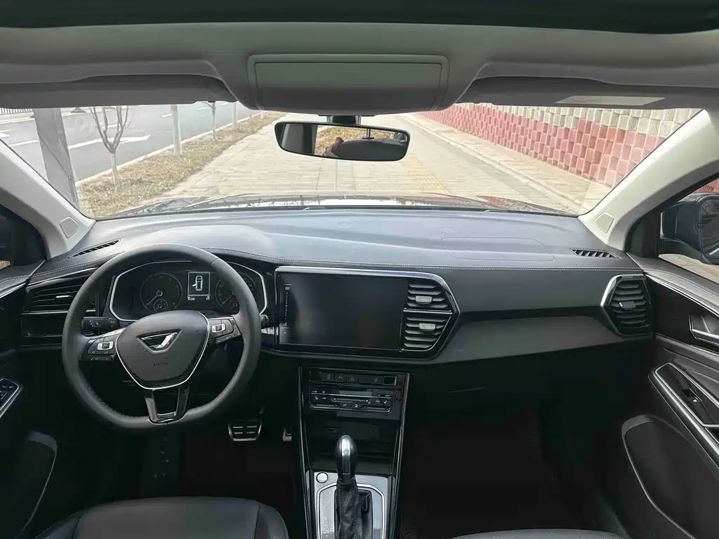 Jetta VS7 Black Sharp 1.4 T Auto Glory