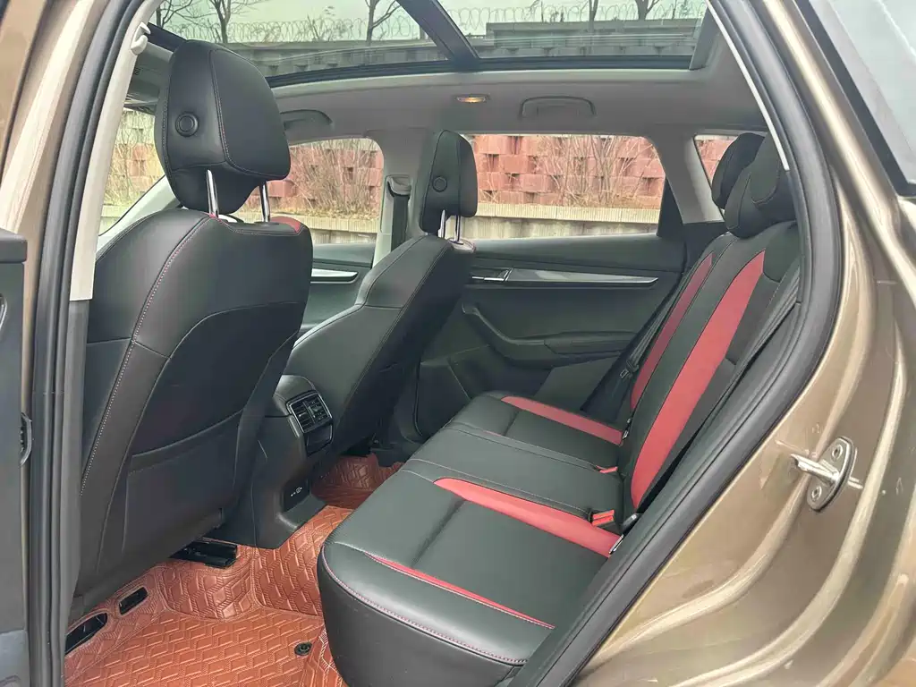 Karoq TSI280 Luxury Enjoyment