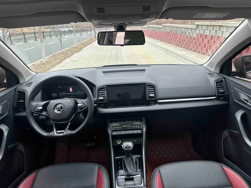 Karoq TSI280 Luxury Enjoyment
