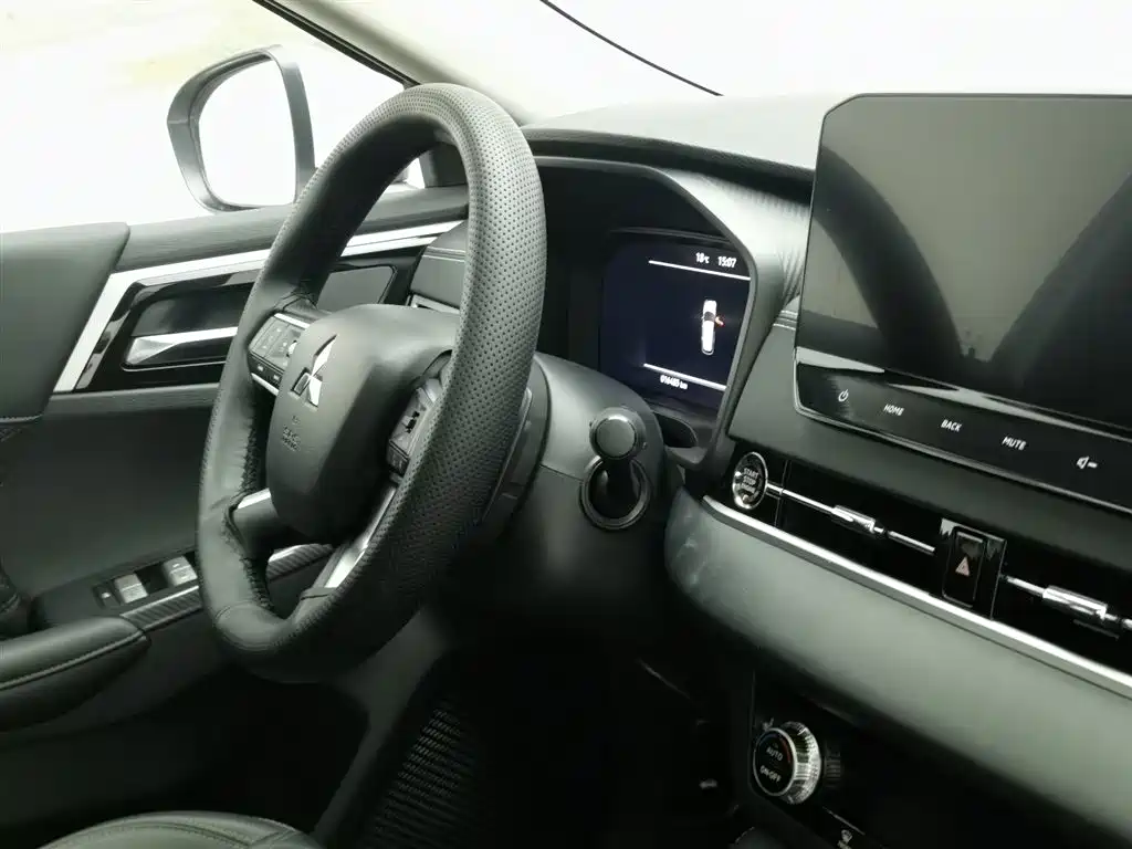 Outlander 1.5 T CVT 4 WD Honor Shine 7-seat