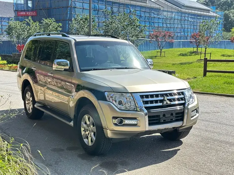 Mitsubishi Pajero (Import) 帕杰罗进口 2016款 3.0 L 自动豪华版 国V