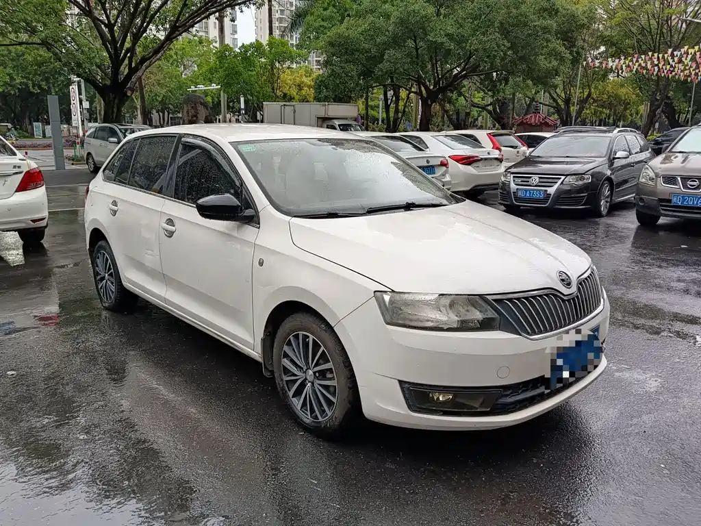 Rapid Spaceback 1.6 L Auto Pleasure