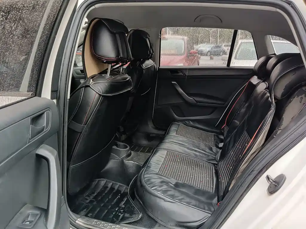 Rapid Spaceback 1.6 L Auto Pleasure