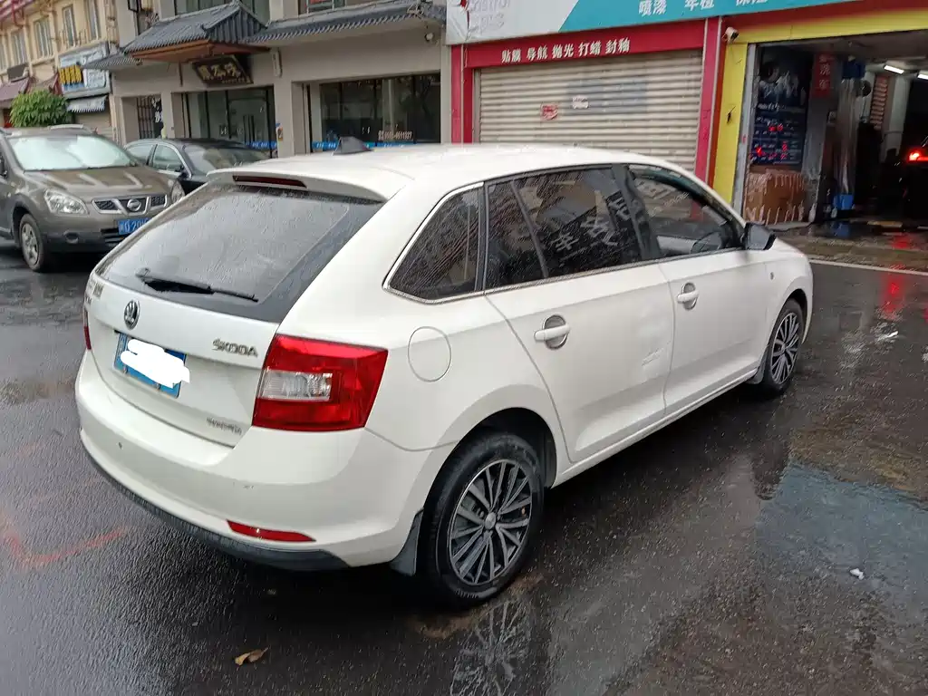 Rapid Spaceback 1.6 L Auto Pleasure