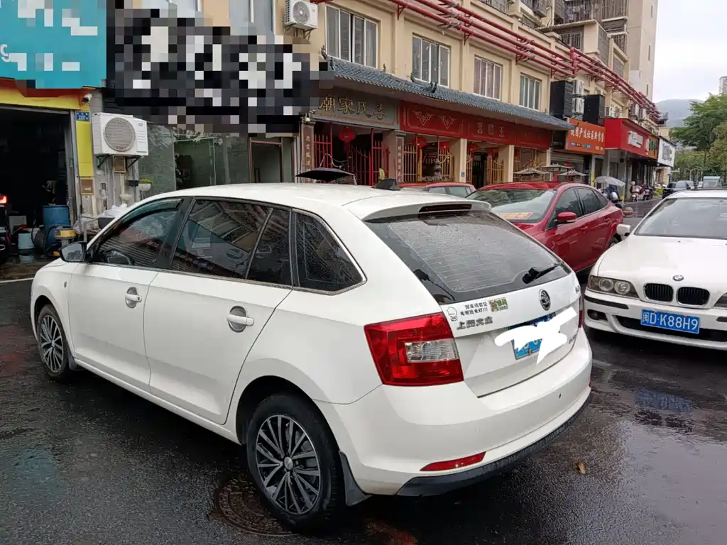 Rapid Spaceback 1.6 L Auto Pleasure