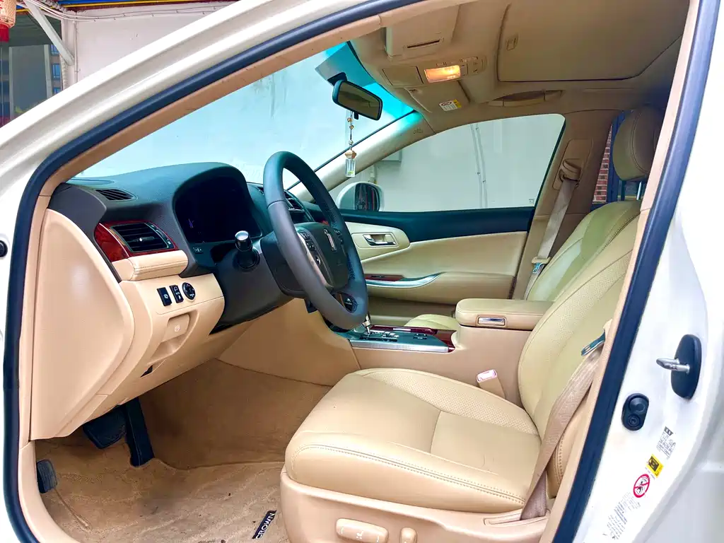 Crown 2.5 L Royal Navigation