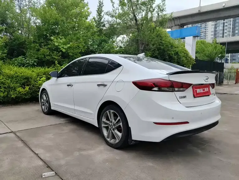 Hyundai Elantra 1.6 L Auto Smart Dazzle · Elite