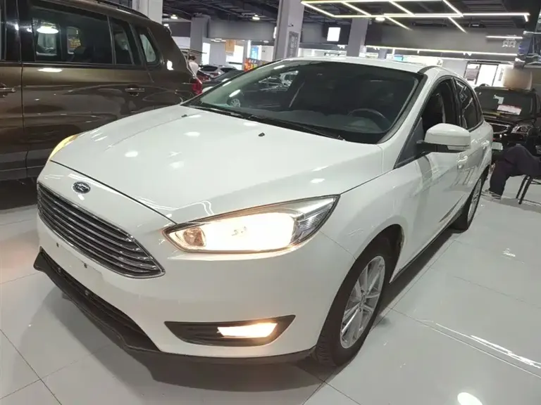Ford Focus Sedan Classic 1.6 L Auto Style Smart Travel