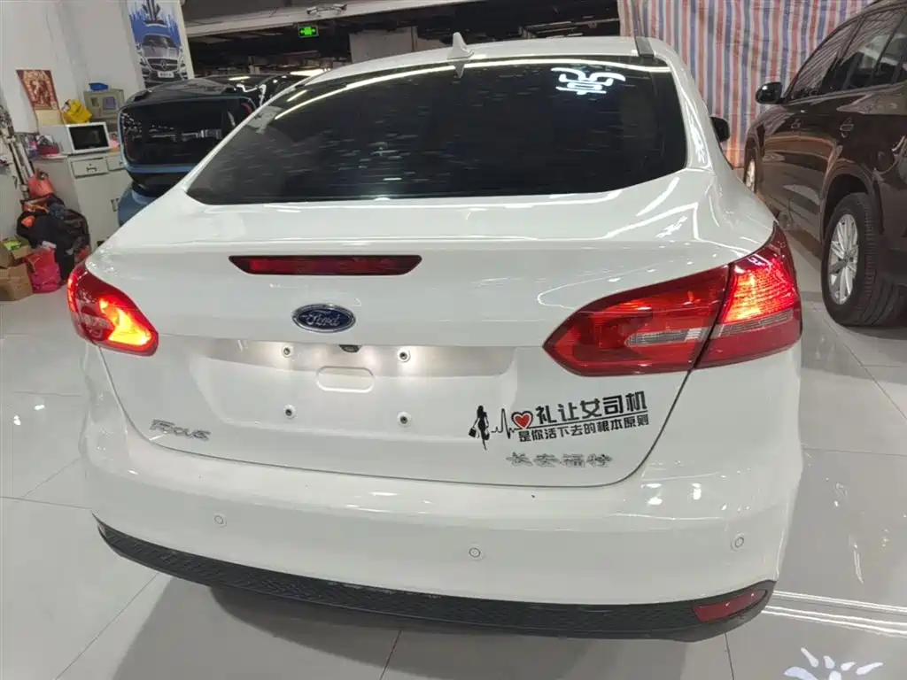 Focus Sedan Classic 1.6 L Auto Style Smart Travel