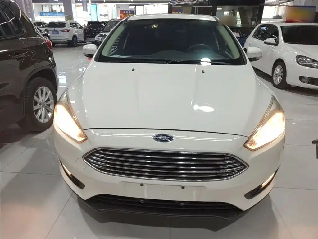Focus Sedan Classic 1.6 L Auto Style Smart Travel