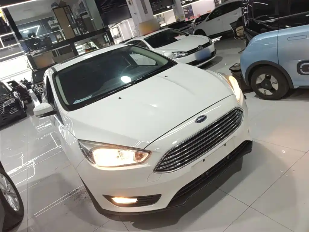 Focus Sedan Classic 1.6 L Auto Style Smart Travel