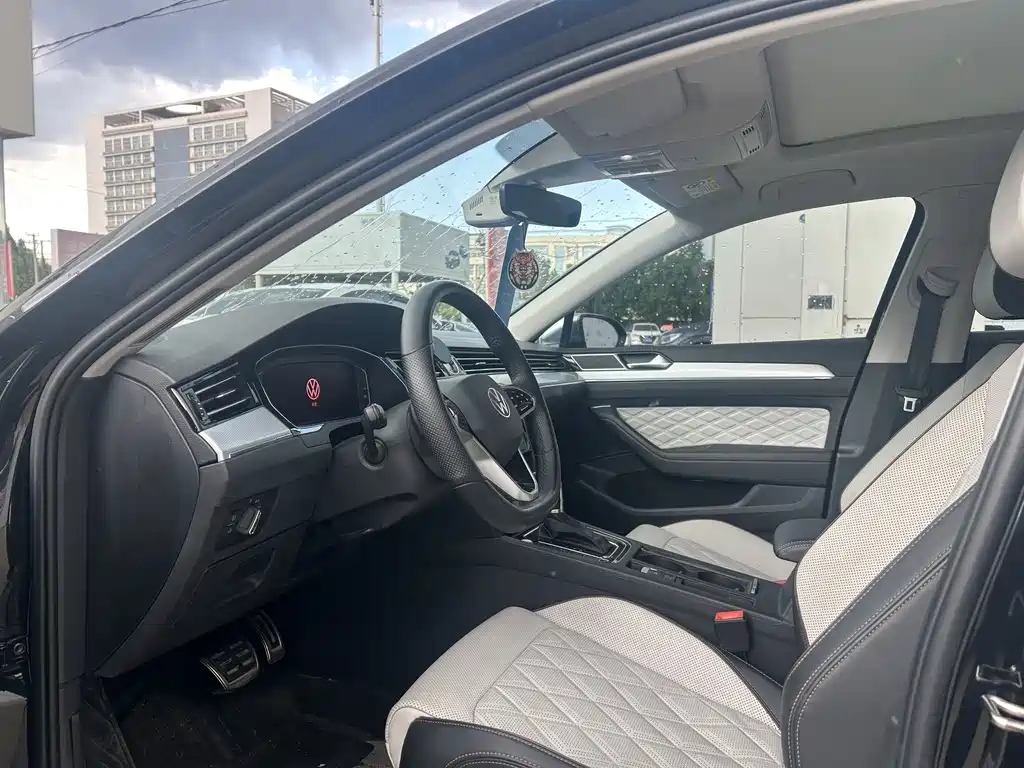 Magotan 200 10 K Public Enjoyment 330 TSI DSG Luxury