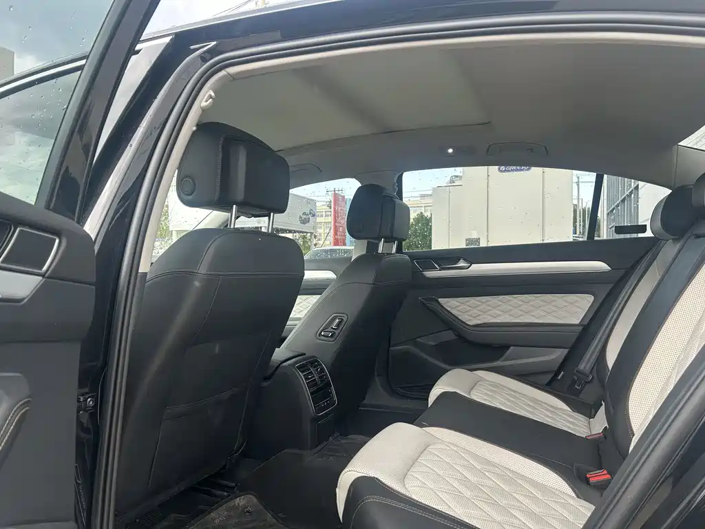 Magotan 200 10 K Public Enjoyment 330 TSI DSG Luxury