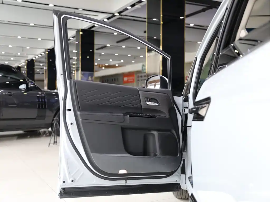 Elysion 2.0 L e:HEV Luxury