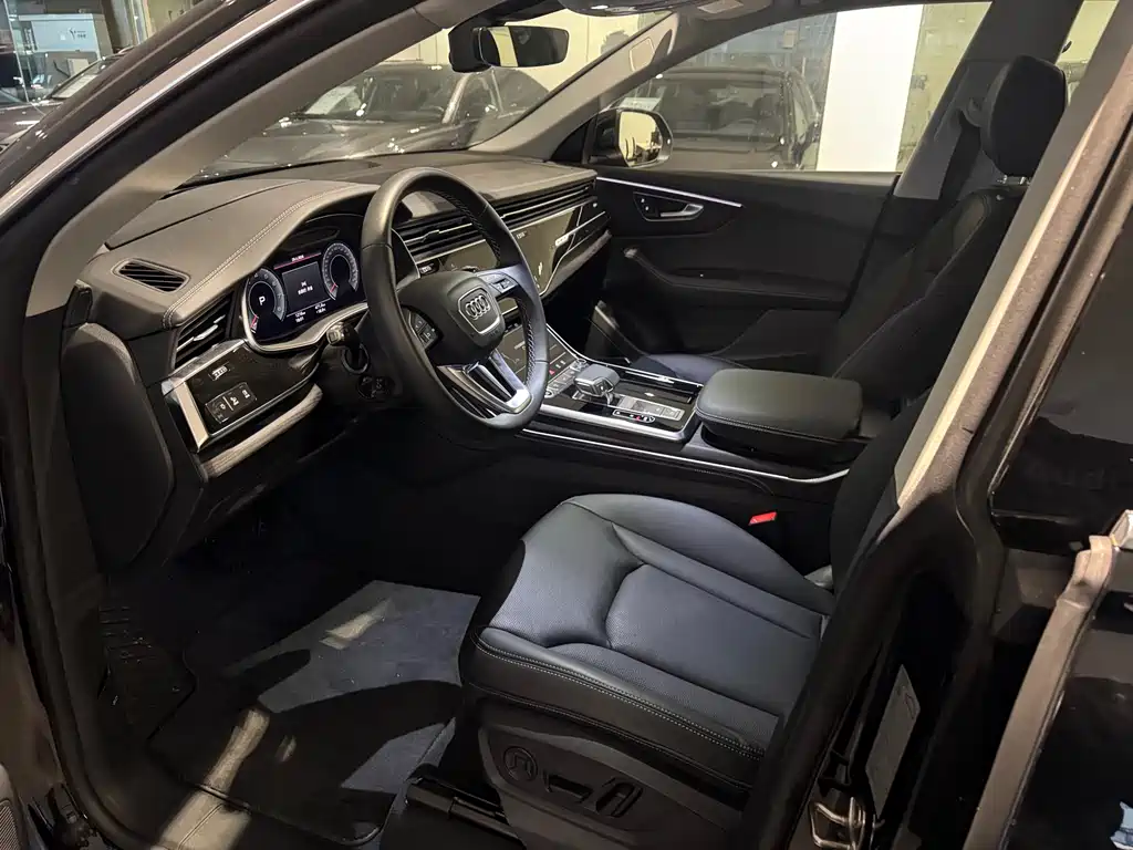 Audi Q8 55 TFSI Luxury Dynamic