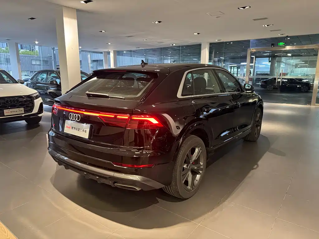 Audi Q8 55 TFSI Luxury Dynamic