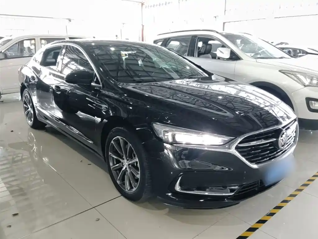 LaCrosse 28 T Luxury