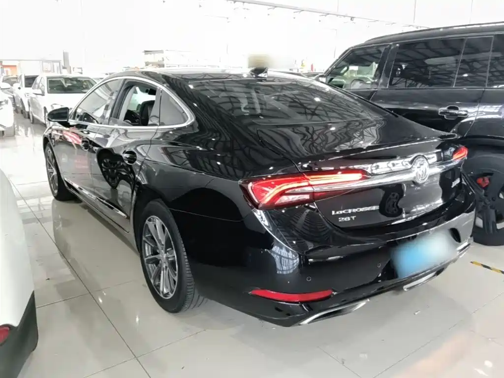 LaCrosse 28 T Luxury