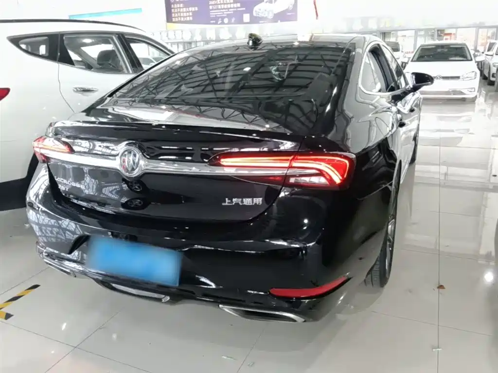 LaCrosse 28 T Luxury