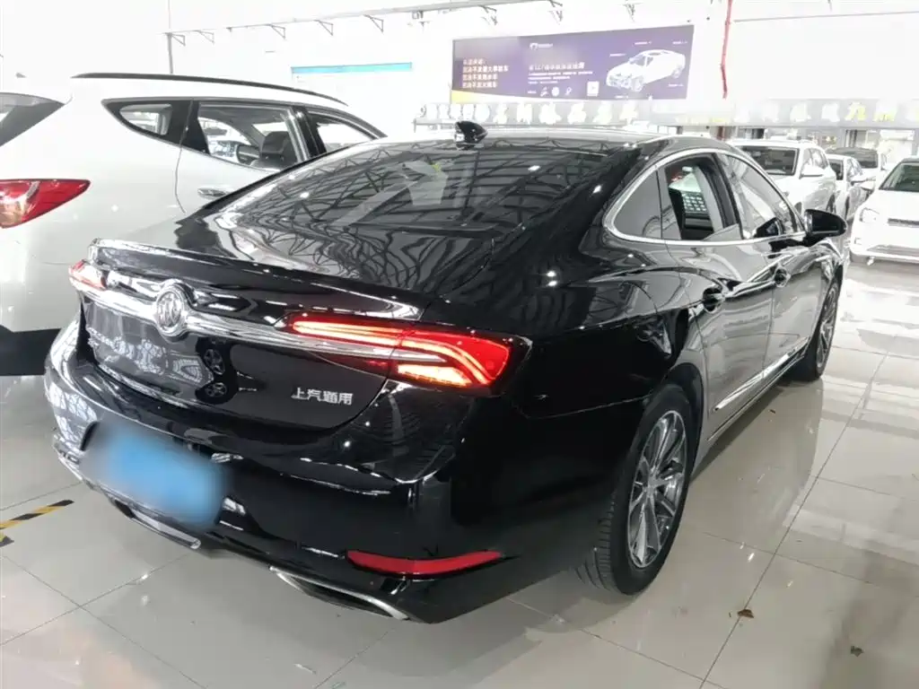 LaCrosse 28 T Luxury