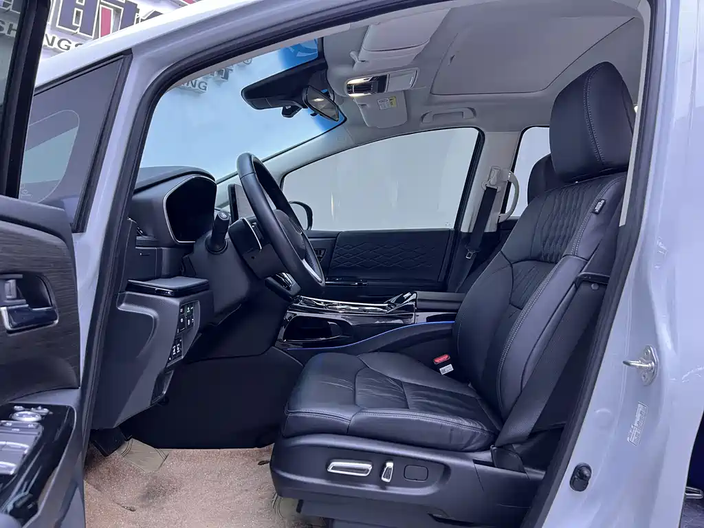 Elysion 2.0 L e:HEV Luxury