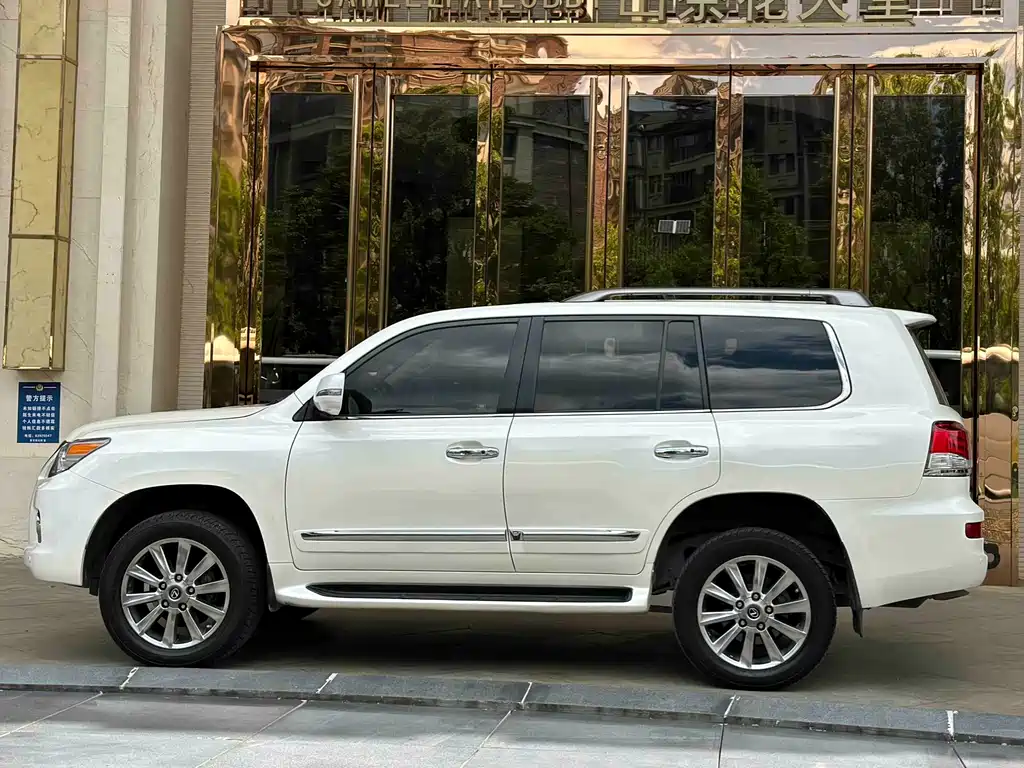 Lexus LX 570