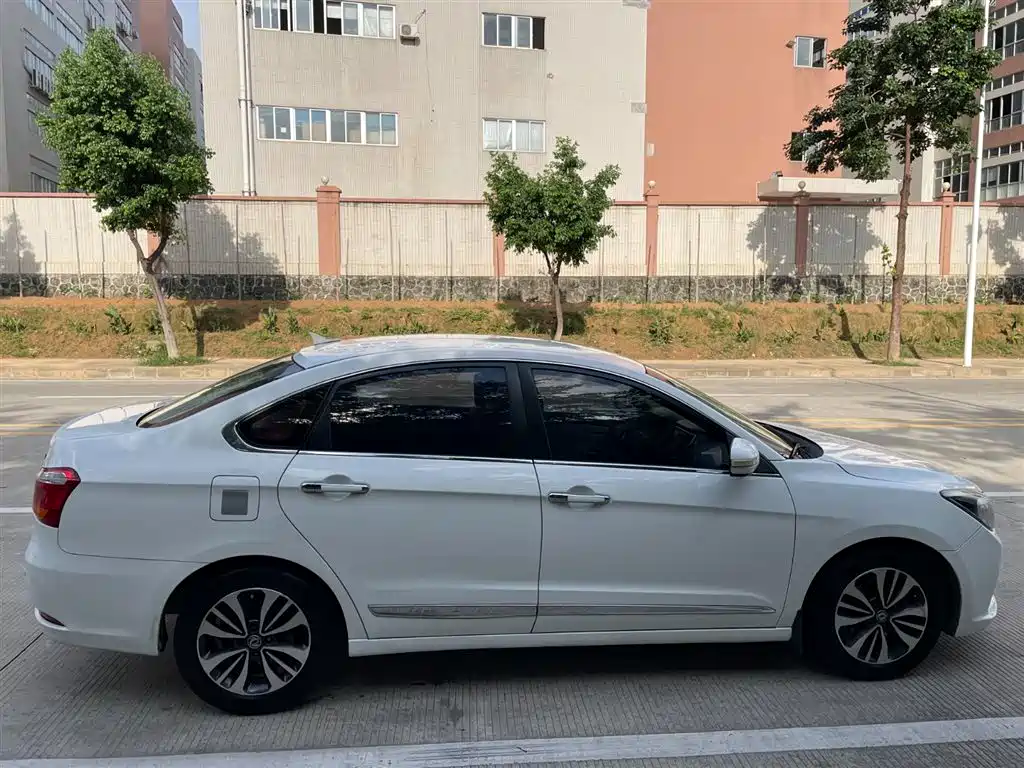 Dongfeng Fengshen A60 1.5 L Auto Luxury
