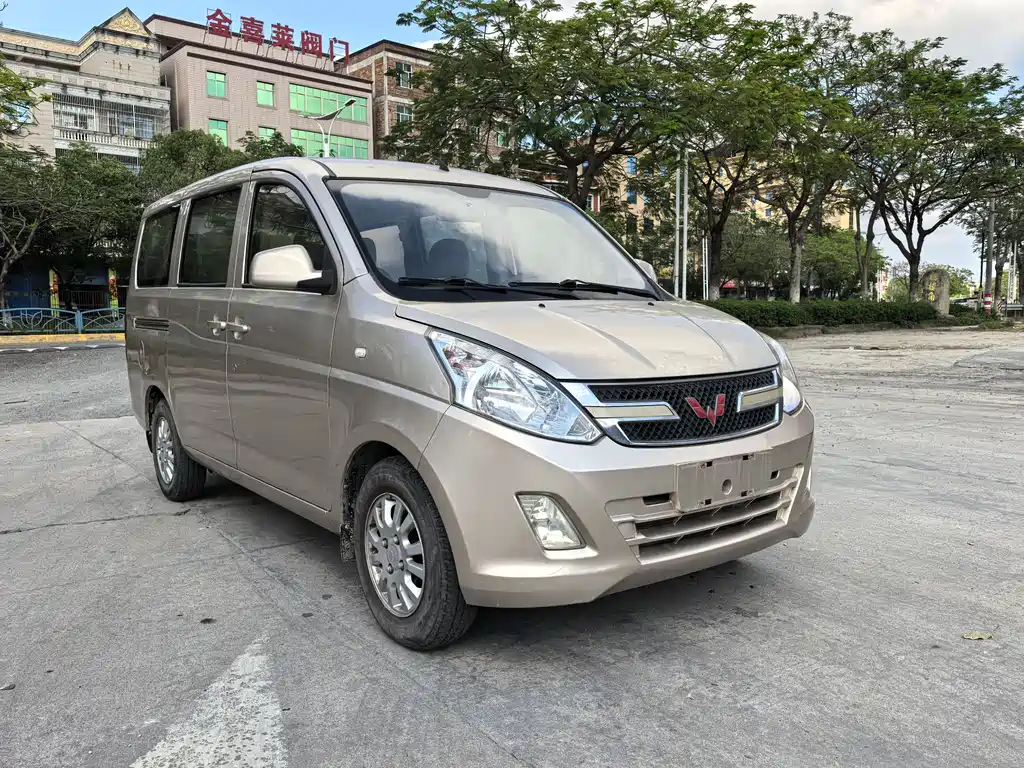 Wuling Rongguang V 1.5 L Standard
