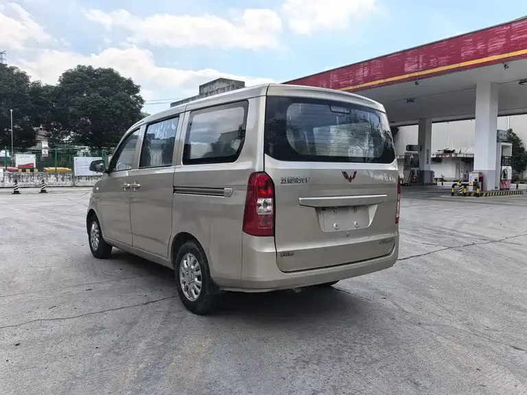 Wuling Rongguang V 1.5 L Standard