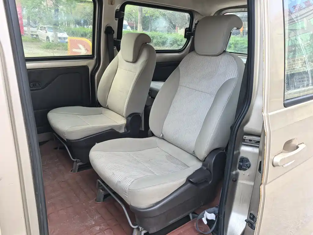 Wuling Rongguang V 1.5 L Standard