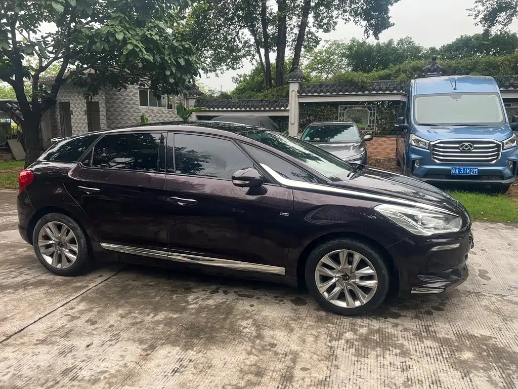 DS 5 1.6 T Luxury THP160