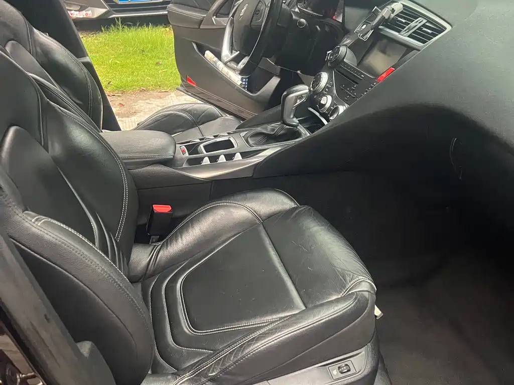 DS 5 1.6 T Luxury THP160