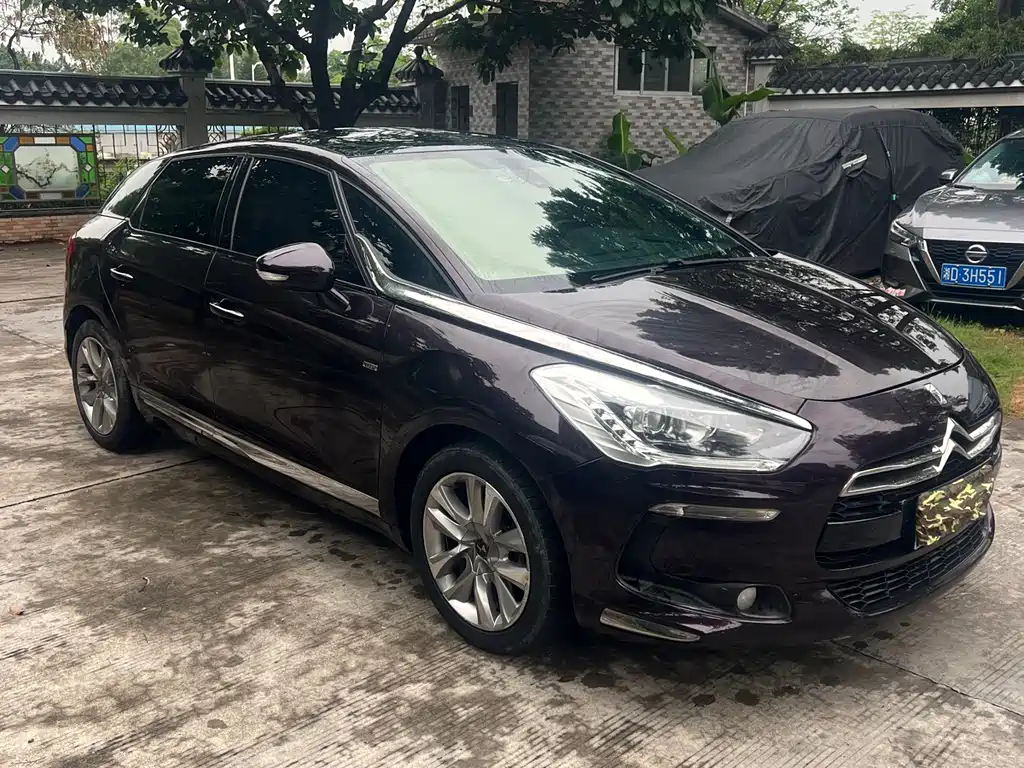 DS 5 1.6 T Luxury THP160