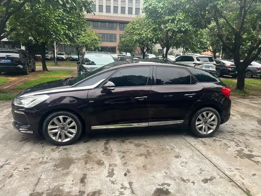 DS 5 1.6 T Luxury THP160