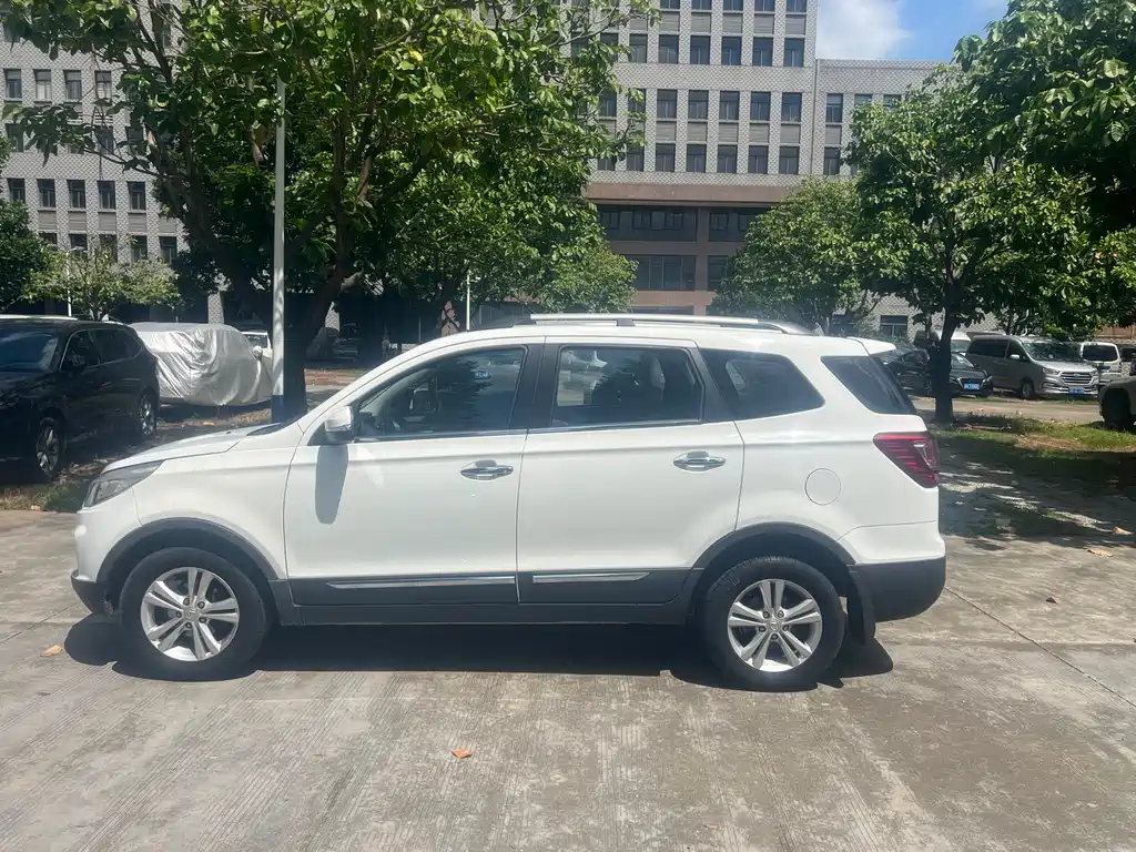 BAIC Huansu S3 1.5 L Manual Luxury CN-IV