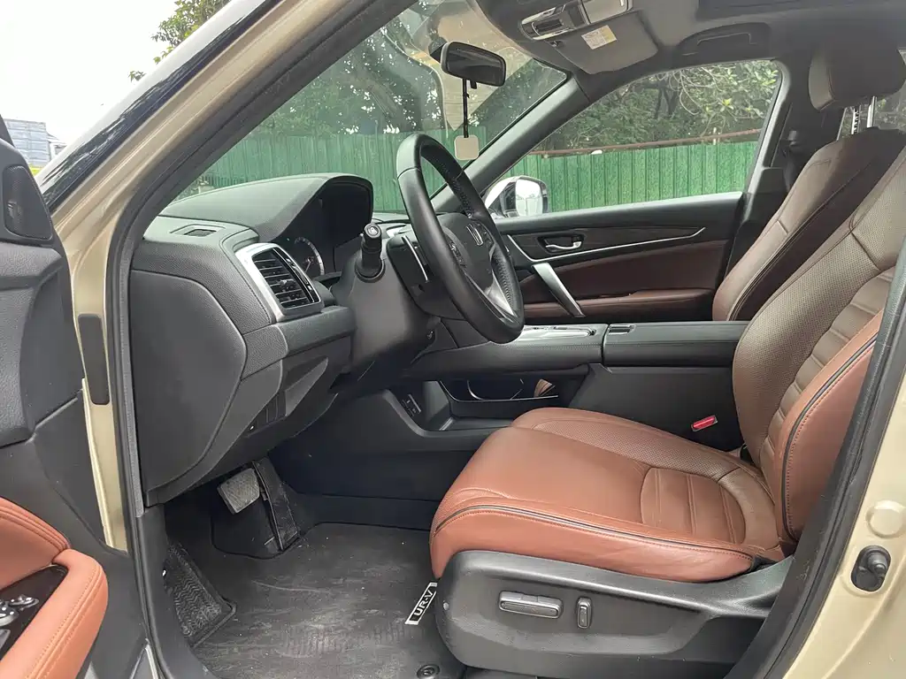 Honda UR-V 370 TURBO 2 WD Distinguished CN-V