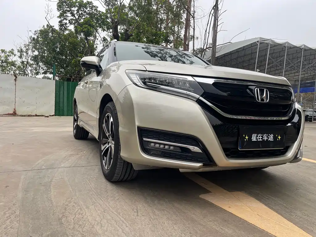 Honda UR-V 370 TURBO 2 WD Distinguished CN-V