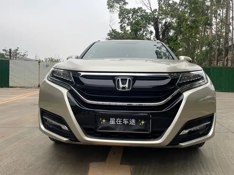 Honda UR-V 370 TURBO 2 WD Distinguished CN-V