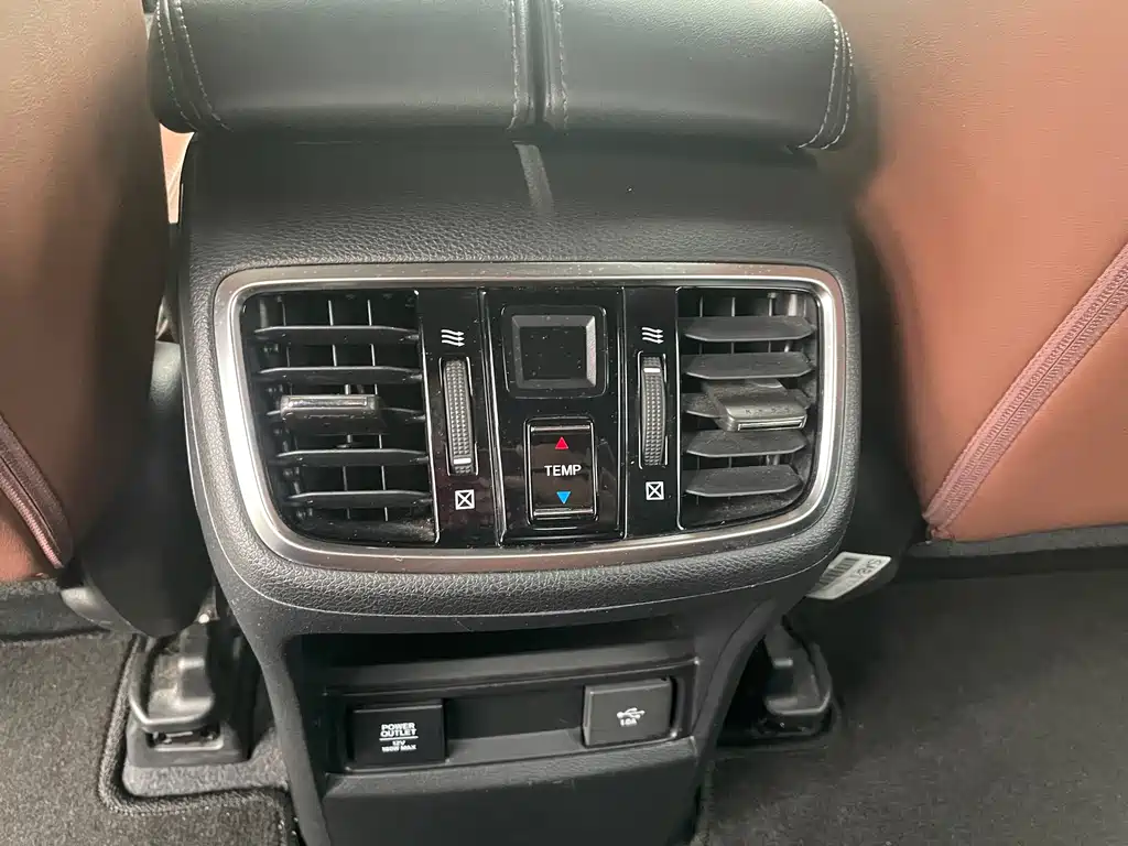 Honda UR-V 370 TURBO 2 WD Distinguished CN-V
