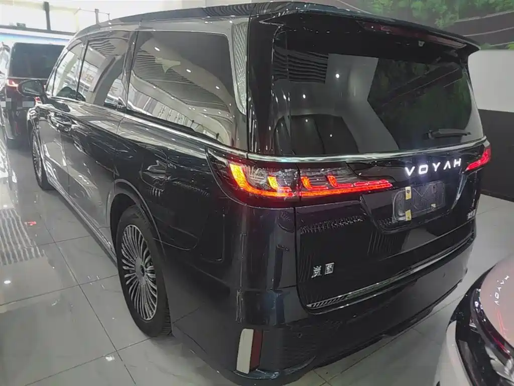 Voyah Dreamer PHEV 4 WD Excellent Qiankun